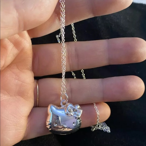 ⭐️Hello kitty locket - Picture 5 of 7
